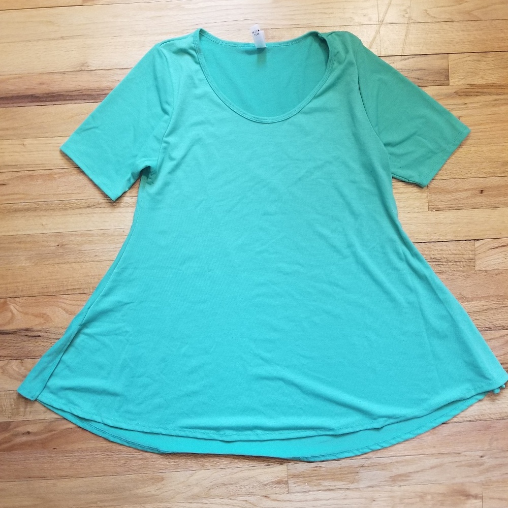 Green LuLaRoe Perfect T Medium